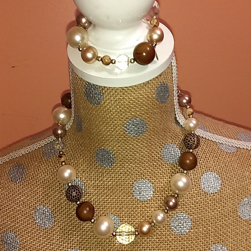 Cookie Lee necklace and bracelet set .